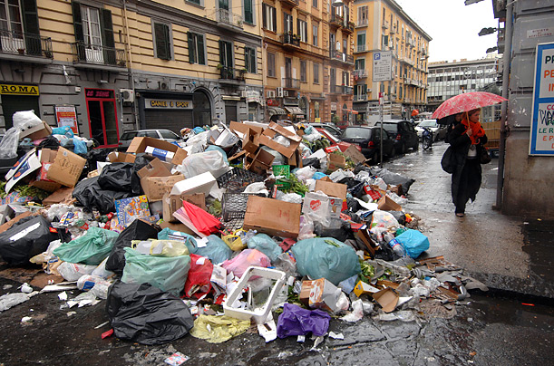 http://www.lacndb.com/Sicily/Garbage_Naples.jpg